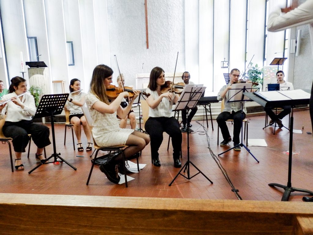 L'Ensemble Symphonique des Villeurbannais jouant dans l'Eglise de Cusset